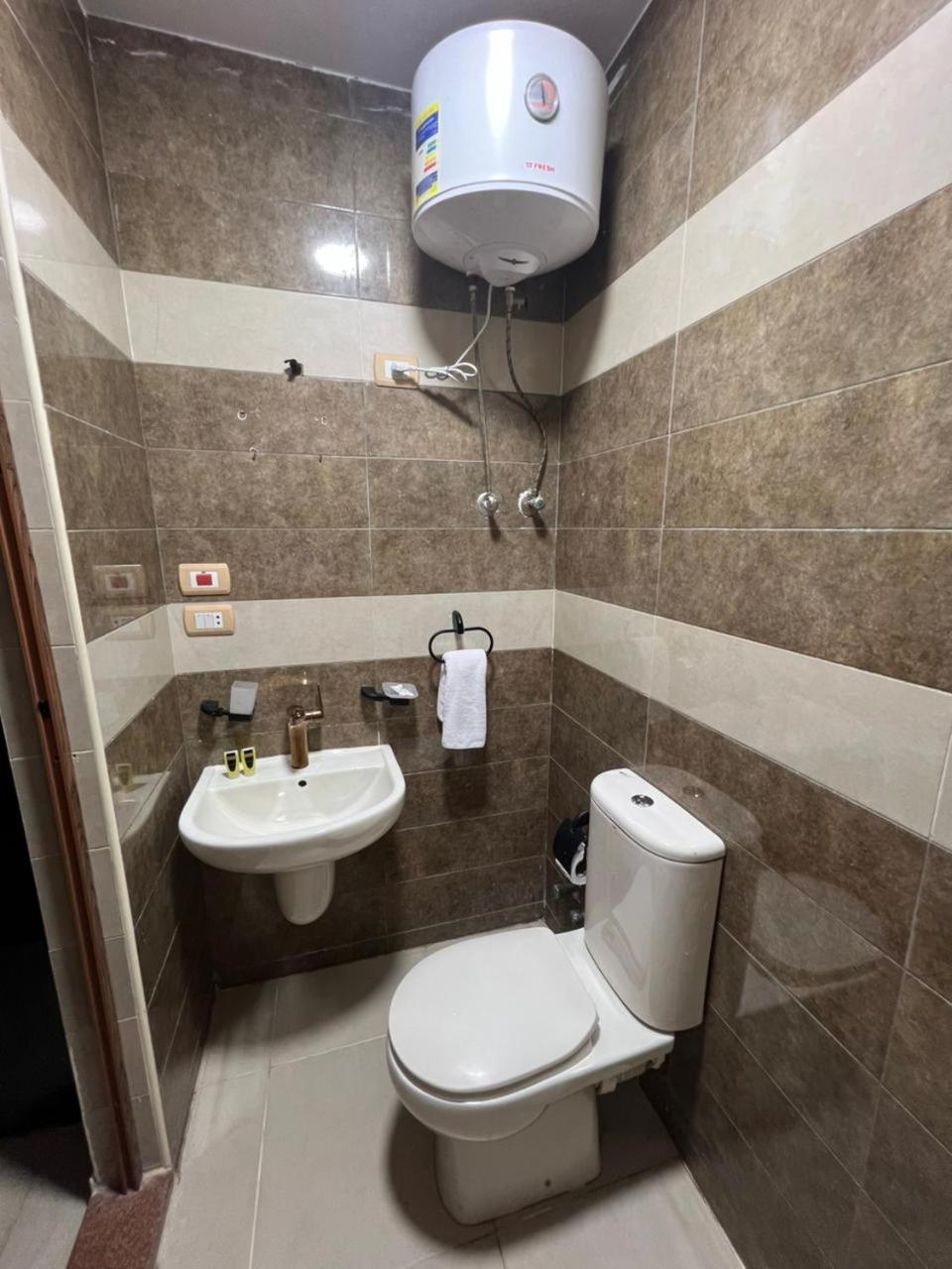 Rixsos Pyramids Inn Nazlet el-Sîsi Kültér fotó